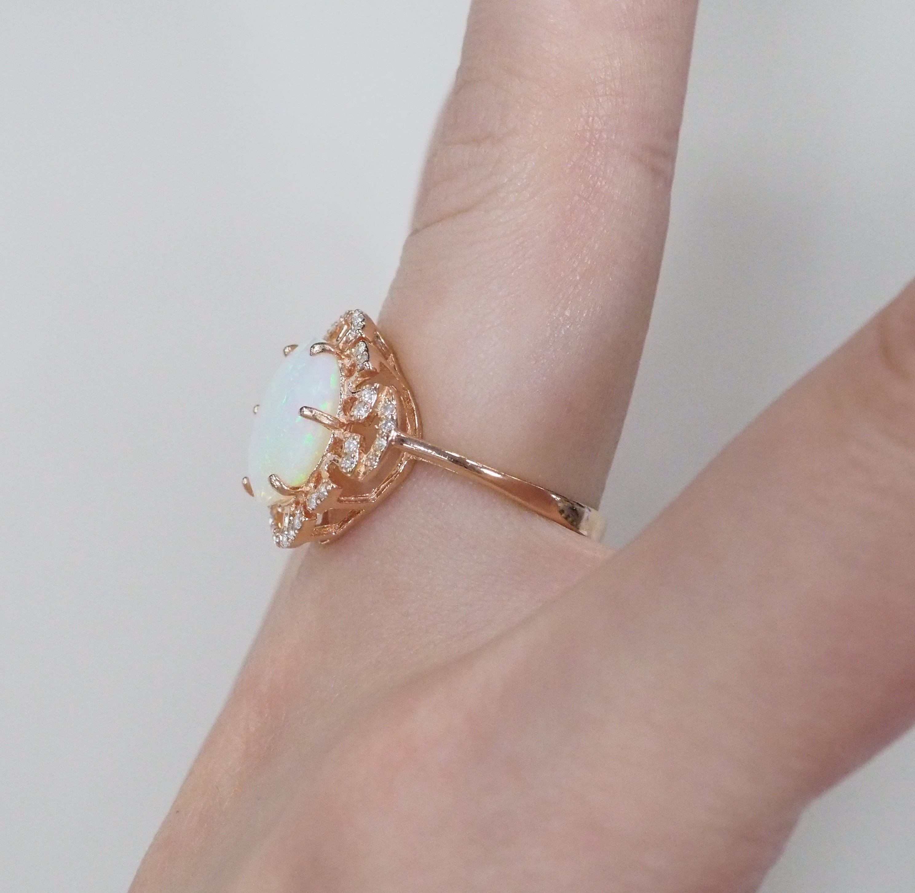 Серебряное кольцо с опалом
